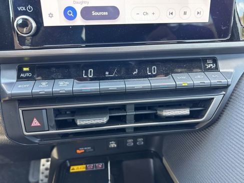 Used 2025 Toyota Camry SE w/ Convenience Package FWD image 14