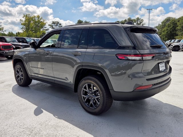 New 2027 Jeep Grand Cherokee Altitude RWD image 6