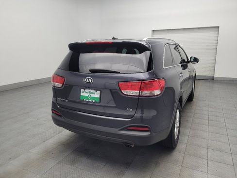 Used 2017 Kia Sorento LX image 9