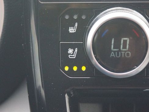 Used 2023 Toyota Highlander Limited FWD image 9