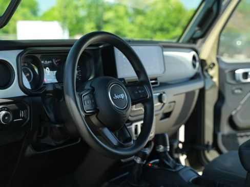 Used 2025 Jeep Wrangler Sport AWD/4WD image 20