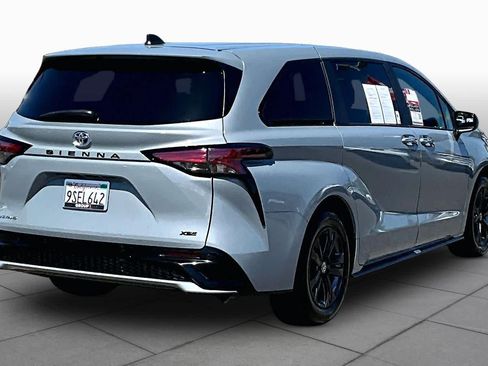 Used 2025 Toyota Sienna XSE AWD/4WD image 12