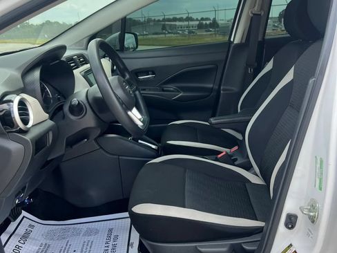 Used 2020 Nissan Versa SV w/ Electronics Package FWD image 9