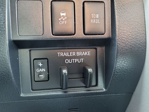 Used 2019 Toyota Tundra SR5 w/ SR5 Upgrade Package image 21