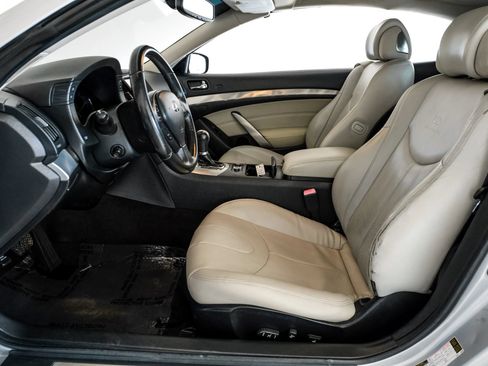Used 2009 INFINITI G37 Convertible w/ Premium Pkg RWD image 3