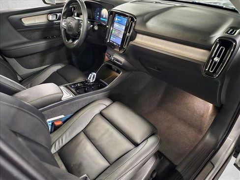 Used 2023 Volvo XC40 B5 Plus w/ Protection Package Premier image 21