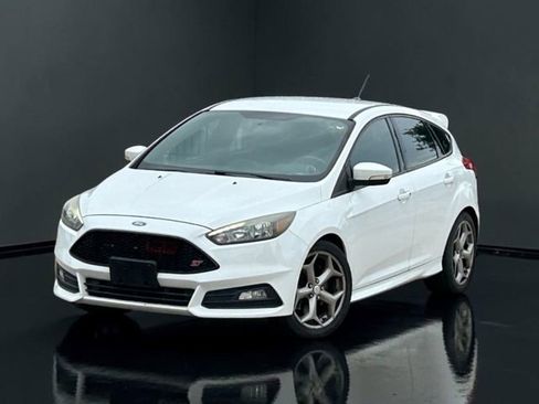 Used 2017 Ford Focus ST FWD image 2