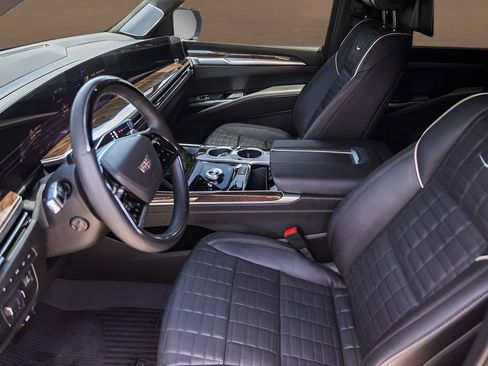 Certified 2025 Cadillac Escalade ESV Sport Platinum AWD/4WD image 9