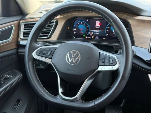 Used 2024 Volkswagen Atlas SE AWD/4WD image 17