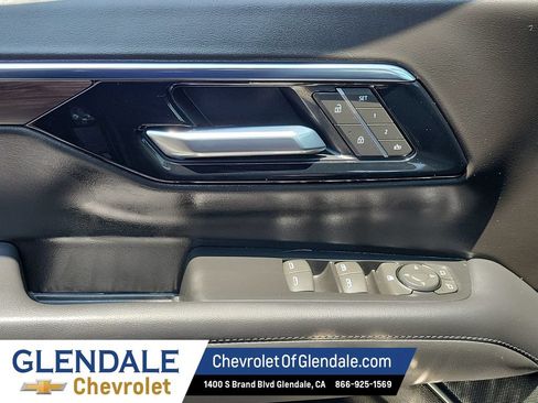Used 2025 Chevrolet Suburban Z71 AWD/4WD image 31