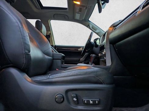 Used 2016 Lexus GX 460 image 21