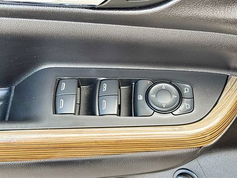 Used 2023 GMC Acadia SLE w/ Driver Convenience Package FWD image 17