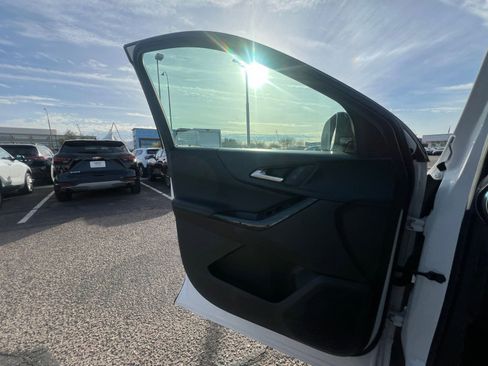 Used 2025 Chevrolet Equinox LT image 20