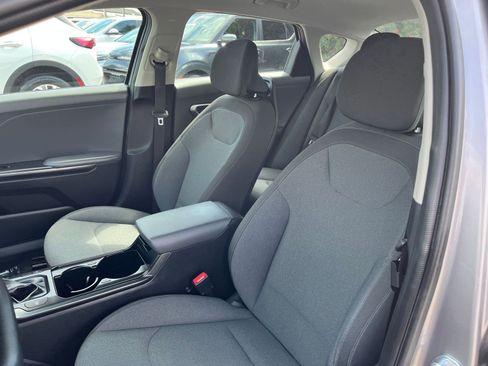 Used 2025 Kia K4 FWD image 37