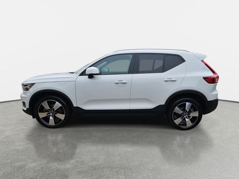 Used 2020 Volvo XC40 T5 Momentum image 8
