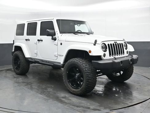 Used 2018 Jeep Wrangler Unlimited Sahara image 6