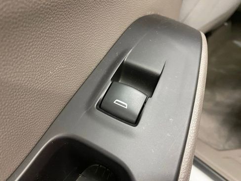 Used 2020 Chevrolet Traverse LT image 34