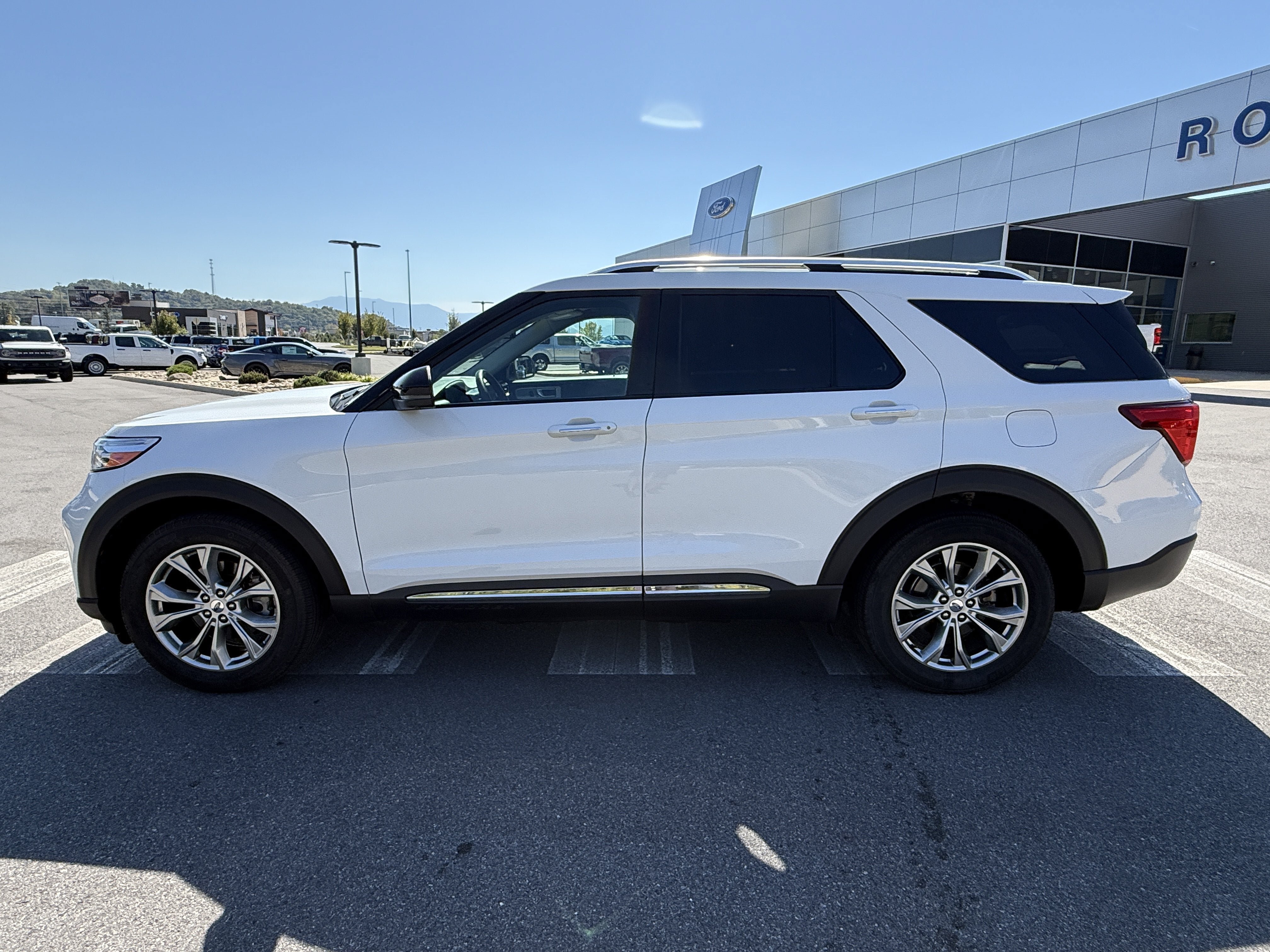 Used 2021 Ford Explorer Limited w/ Class III Trailer Tow Package AWD/4WD image 8