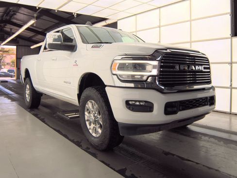 Used 2023 RAM 2500 Laramie AWD/4WD image 2