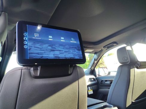 New 2026 Chevrolet Suburban Premier image 12