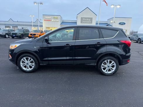 Used 2019 Ford Escape SE image 2