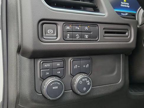 Used 2024 Chevrolet Tahoe Z71 w/ Luxury Package AWD/4WD image 11