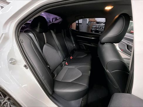 Used 2024 Toyota Camry SE image 20