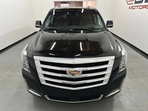 Used 2019 Cadillac Escalade ESV Luxury AWD/4WD image 3