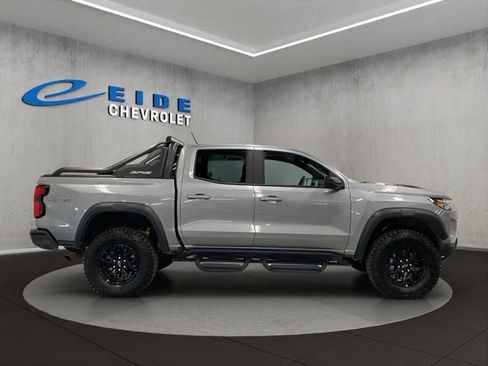 Used 2025 Chevrolet Colorado ZR2 w/ Midnight Edition AWD/4WD image 15