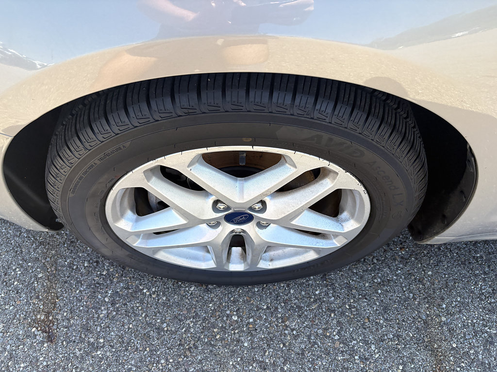 Used 2015 Ford Fusion SE FWD image 9
