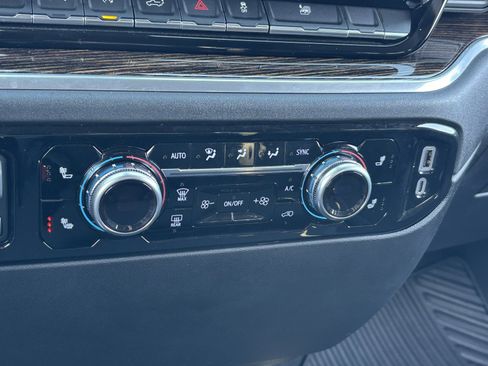 Used 2025 GMC Sierra 1500 Elevation image 25