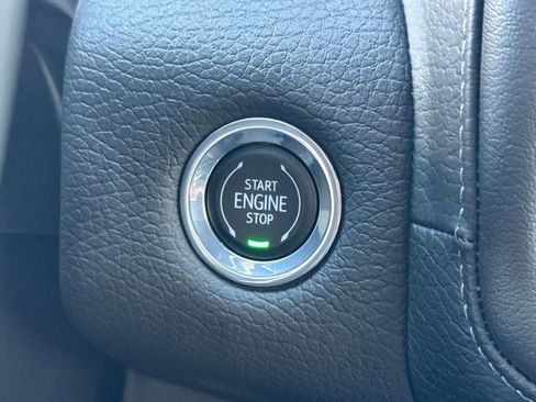 Used 2023 GMC Yukon XL Denali image 17