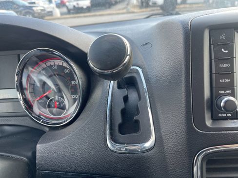 Used 2019 Dodge Grand Caravan SXT image 24