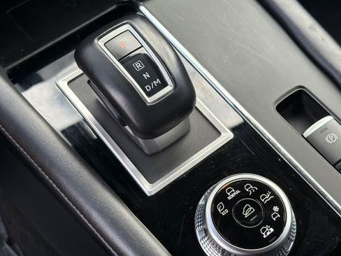 Used 2024 Mitsubishi Outlander SE image 25