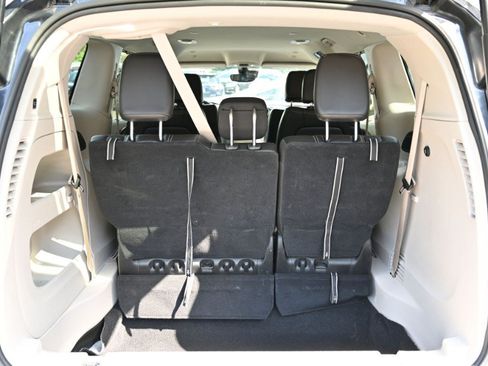 Used 2023 Chrysler Pacifica Touring-L FWD image 20