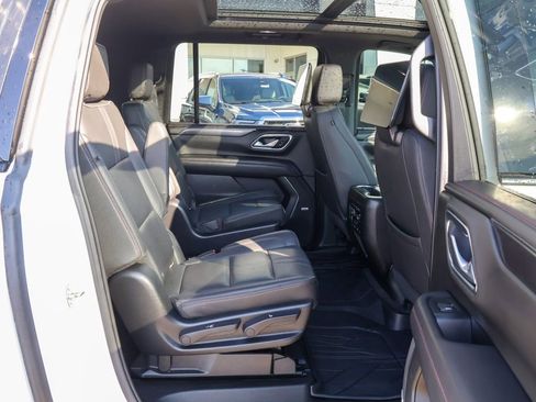 Used 2021 Chevrolet Suburban RST w/ Luxury Package AWD/4WD image 38