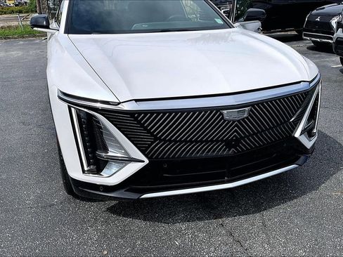 Certified 2024 Cadillac Lyriq Luxury AWD/4WD image 32