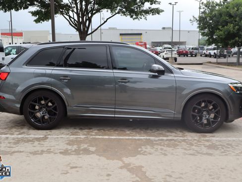 Used 2025 Audi SQ7 Prestige w/ Prestige Package AWD/4WD image 2