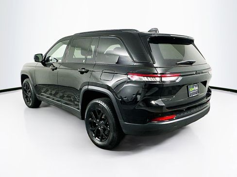 Used 2025 Jeep Grand Cherokee Altitude AWD/4WD image 5