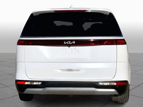 Used 2024 Kia Carnival LX image 4