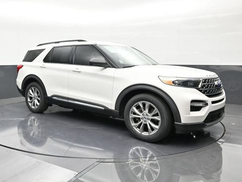 Used 2020 Ford Explorer XLT w/ Equipment Group 202A RWD image 7