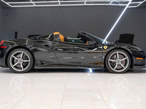 Used 2018 Ferrari 488 Spider RWD image 8