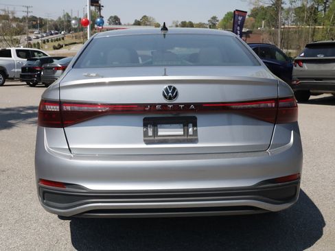 Used 2025 Volkswagen Jetta S image 8