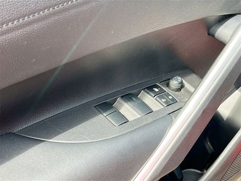 Used 2024 Toyota Corolla Cross XLE image 18