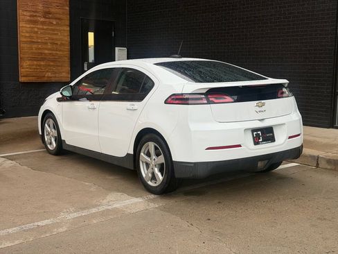 Used 2015 Chevrolet Volt FWD image 3
