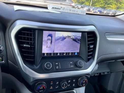 Used 2023 GMC Acadia SLT w/ Technology Package FWD image 14