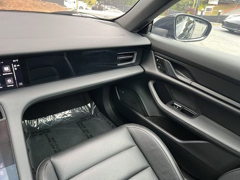 Used 2021 Porsche Taycan image 35