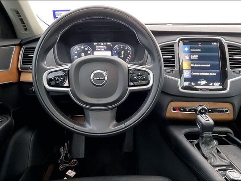 Used 2022 Volvo XC90 T5 Momentum w/ Climate Package image 8