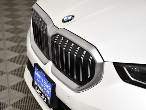 Used 2025 BMW 530i xDrive AWD/4WD image 11