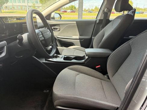 Used 2025 Kia K4 LXS image 25